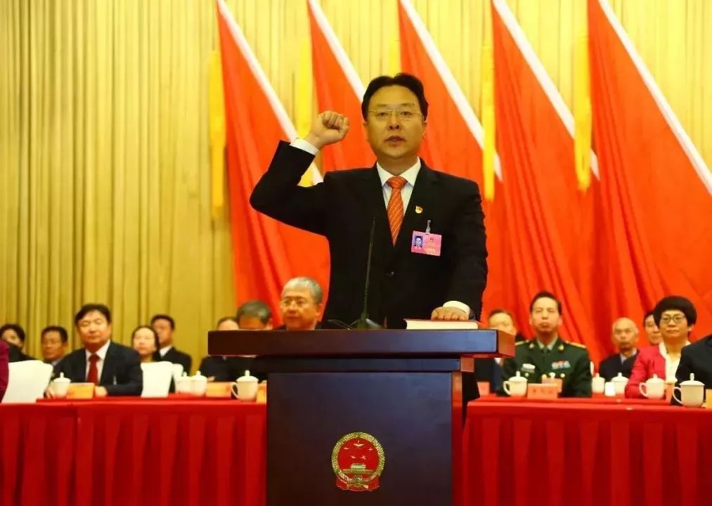 天天送彩金棋牌,翻包检查惹争议,上海迪士尼乐园新增两条X光机安检通道