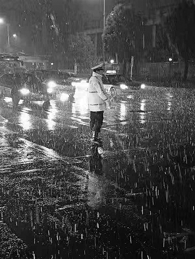 省气象台发布今冬首个暴雪预警