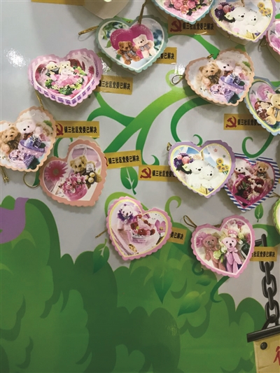 锁金村每个社区都有一棵“心愿树”