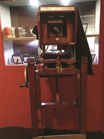 当年最流行：“我和大桥合个影”