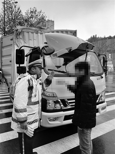 这位南京交警在西宁成了“神捕”