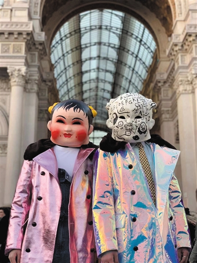 合作民间艺人，年画大头娃娃走上米兰街头