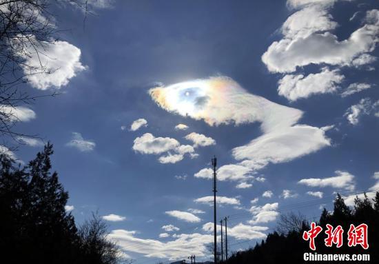 门头沟斋堂水库春日景美 空中现惊艳“锦鲤”彩云
