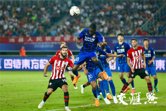 2018CSC国际足球俱乐部超级杯赛落幕 万余名