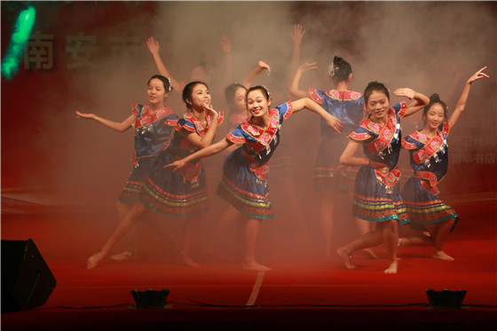 闽科承办南安市第十八届广场文化艺术节首场演出