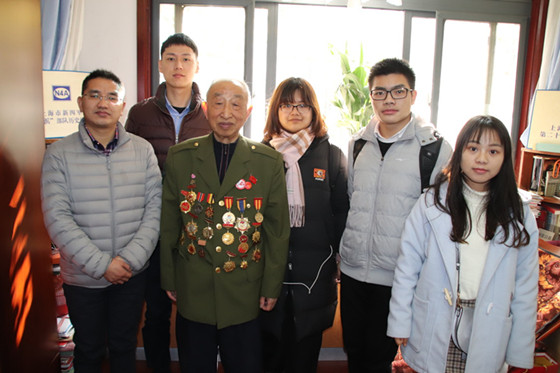 黄浦区青年志愿者岁末看望慰问五老