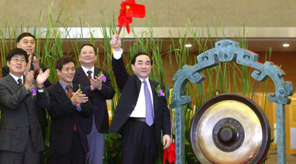 2006年10月27日，上海，中国工商银行在联交所敲钟。视觉中国 资料图