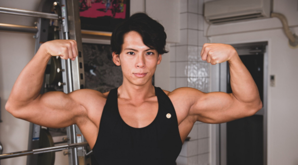 岛国律师Cos《逆转裁判》主人公 穿衣显瘦,脱衣有肉