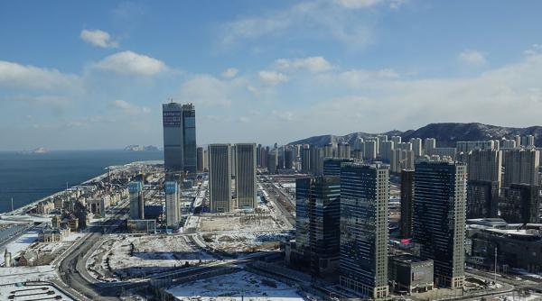2018年1月23日，辽宁大连市正在开发建设中的东港楼盘。 视觉中国 图