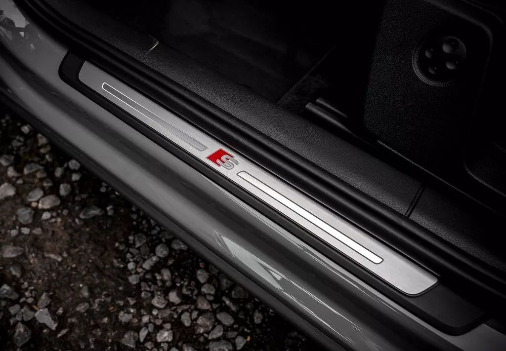 4.8秒破百,极速250km/h!终于找到了一款我们买得起的“性能SUV”!