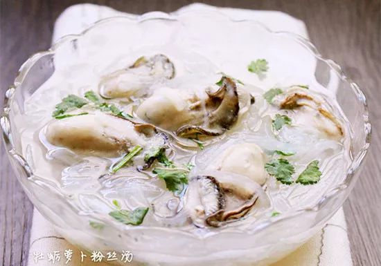 在生蚝最肥美的季节，就要最“鲜溜”地吃，快