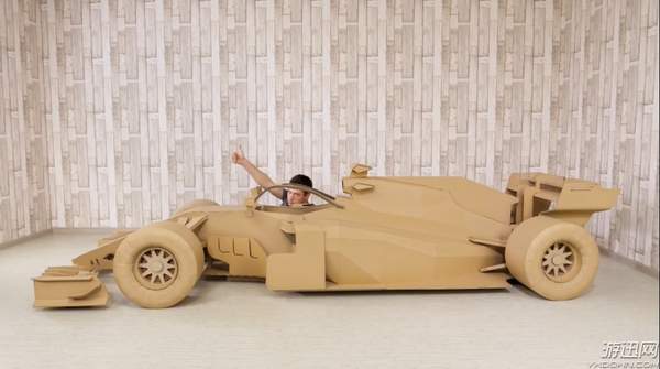 国外大神用纸盒打造F1赛车模型 外观造型1:1还
