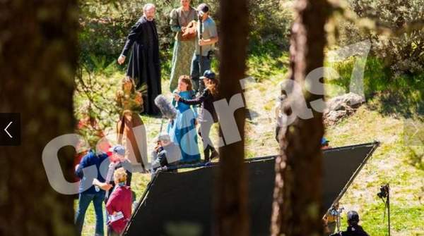 《巫师》真人电视剧片场照曝光 叶奈法与神秘男子对峙