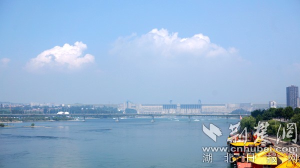 丹江口2018中国摩托艇大赛鸣枪 展现水上速度