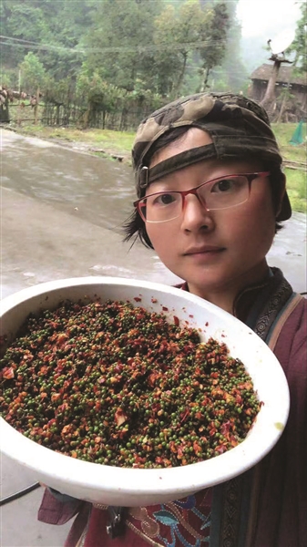 湘西“九妹”直播烤橙子 13天帮乡亲们卖出200万斤