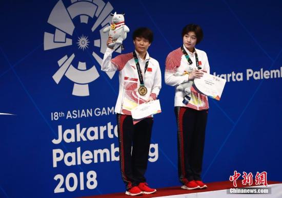 8月29日,在雅加达亚运会女子双人三米板比赛中,中国选手施廷懋、昌雅妮夺得金牌。 <a target='_blank' href='http://www.chinanews.com/'>中新社</a>记者 杜洋 摄