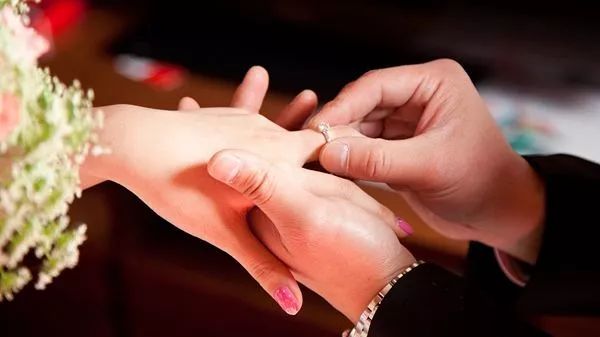 适婚年龄人口_适婚的年龄(2)