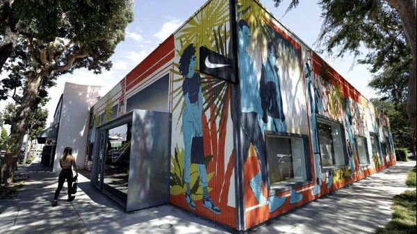 实体店要完蛋?耐克:那是你不会玩儿