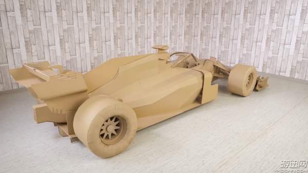 国外大神用纸盒打造F1赛车模型 外观造型1:1还
