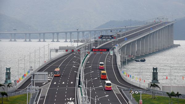 资料图片:2018年10月24日,港珠澳大桥正式通车运营。(新华社)