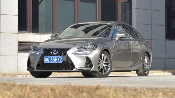 任我瞎说 | 试IS300 F-Sport，当雷克萨斯想挑战3系，舒适和动感真能两全吗？