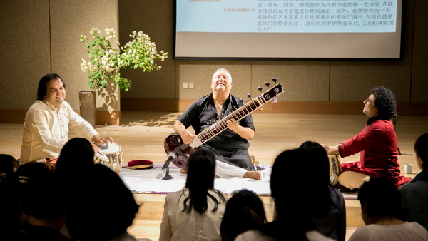 西塔琴大师舒贾特∙汗来沪演出，感受印度古典音乐之美