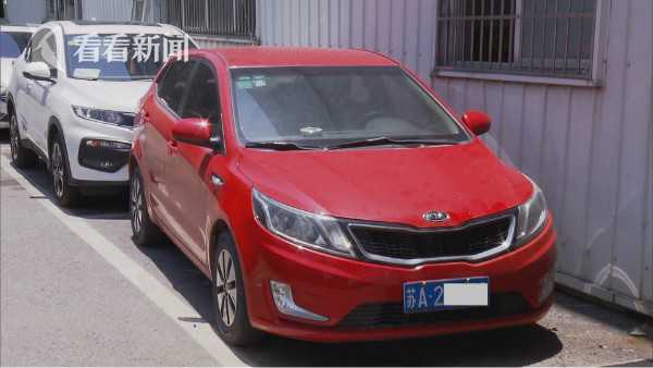 车主数年前委托4S店办南京车牌 卖车时发现车管所内发票是假的