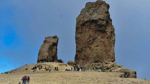 《巫师》真人电视剧片场照曝光 叶奈法与神秘男子对峙