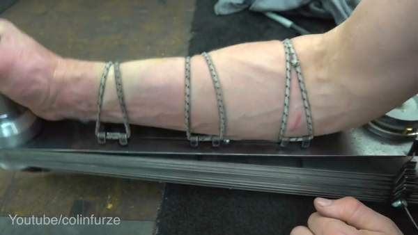 手工帝打造《只狼》机关伞 轻轻一按即可展开金城铁壁