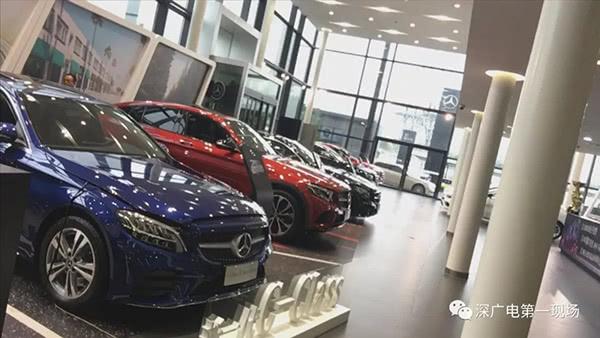 深圳奔驰车主称天窗无端开启,4S店:特殊功能