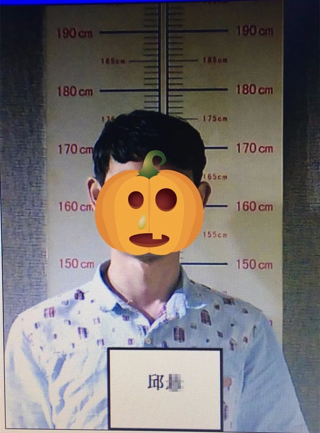 湖南两名瘾君子司机在高速公路上吸食毒品