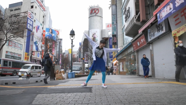 《女神异闻录》真人舞蹈短片 动作整齐划一，嗨爆全场