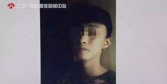 女子被闺蜜介绍的男友骗走30万：男友系闺蜜假扮