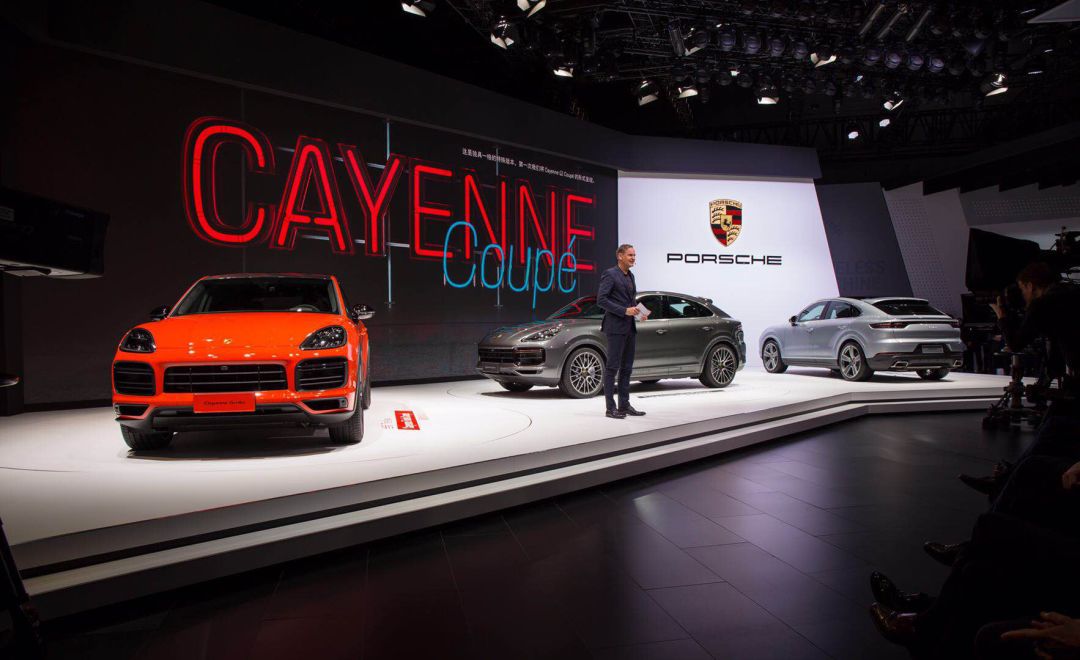 什么让保时捷的展台人山人海?Cayenne Coupé和全新911啊!