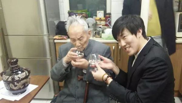 111岁的酒界泰斗告诉你：为什么要坚持喝酒！