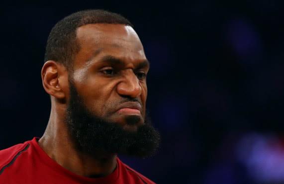 詹姆斯 gk1U-fzqvvsa7514504.jpg