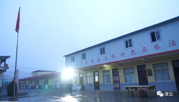 陕西校长爷爷：在家办学堂27年 卖米补贴办学开支