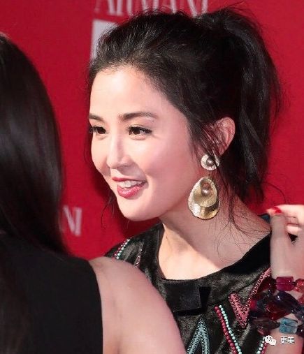 娱乐圈最干净0黑料的女星不是景甜 而是37岁公开承认整形的她