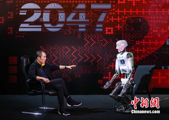张艺谋在《对话·寓言2047》里加入了科技元素(资料图)