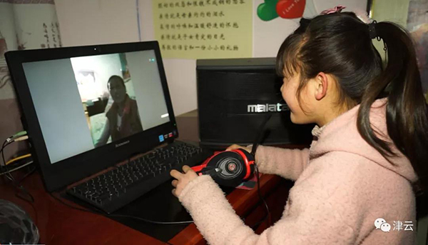 陕西校长爷爷：在家办学堂27年 卖米补贴办学开支