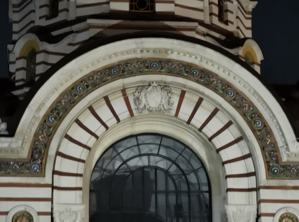 华为P30 Pro外媒评测:性能输苹果和三星 拍照