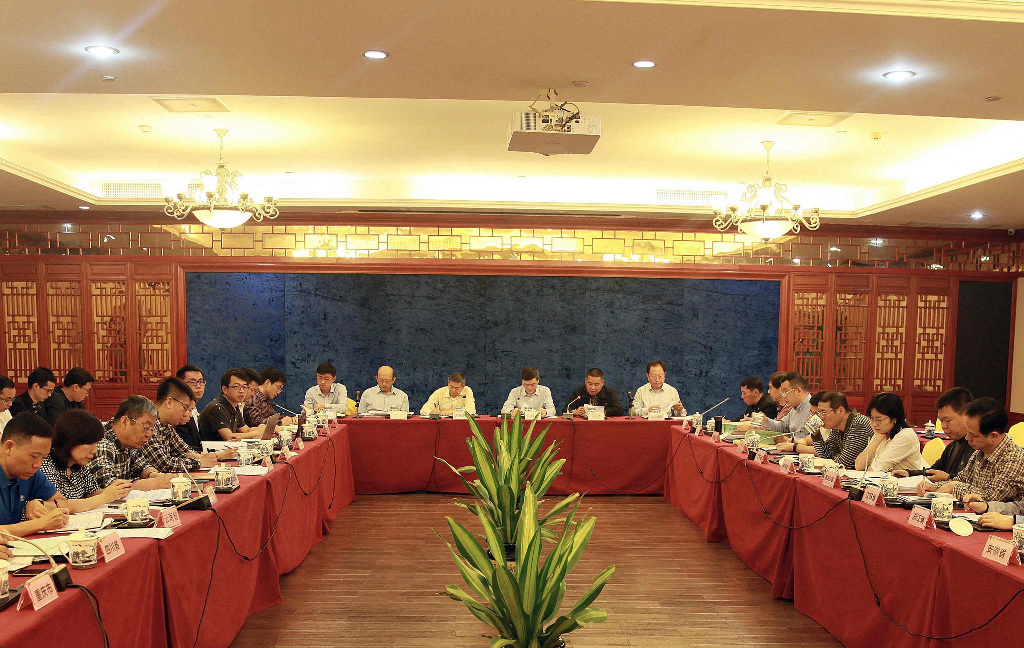 天发娱乐官网网页版_14岁的老狗因为年纪大两度被弃养,忠诚让它有真正的家