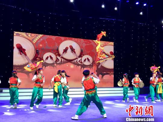 图为:杭州市两岸少儿幸福音乐会现场 钱晨菲 摄