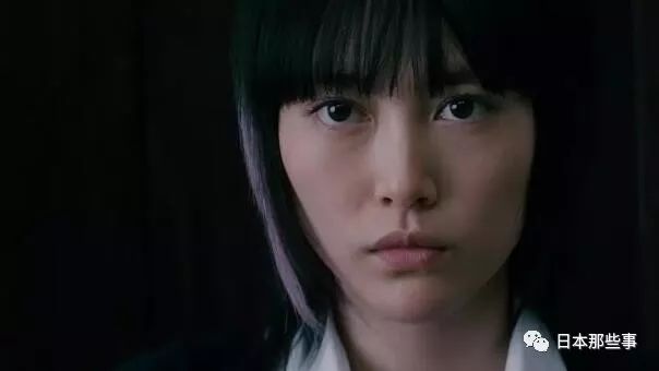 《挪威的森林》里的女主角直子也是她。