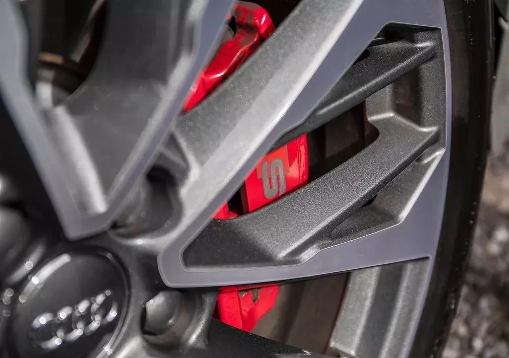 4.8秒破百,极速250km/h!终于找到了一款我们买得起的“性能SUV”!