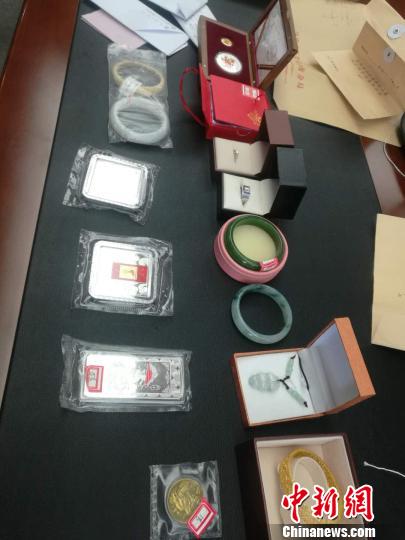 警方起获的部分被盗赃物 杜田 摄