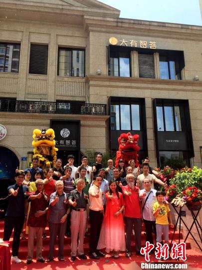 来自海内外书画界的众多文化知名人士,现场助阵,共同见证中国传统文化的传承。 杨伏山 摄