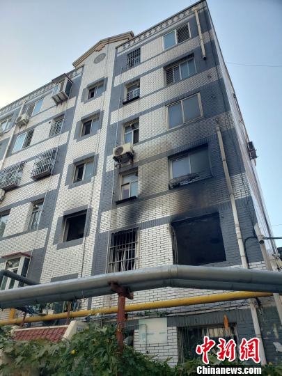 位于河北省保定市中华小区一区18号楼的“疑似燃气爆燃”事件现场。　徐巧明　摄