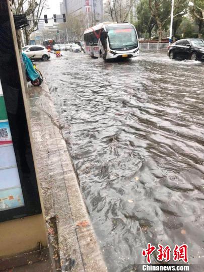 浙江金华受暴雨影响。 方红 摄