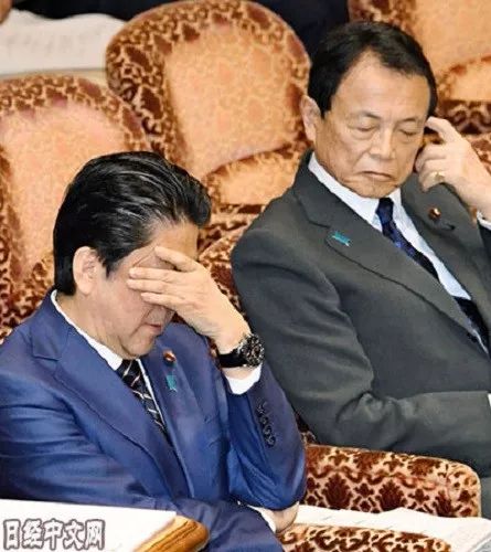 ▲日本首相安倍（左）真的能处理好眼前的问题吗？
